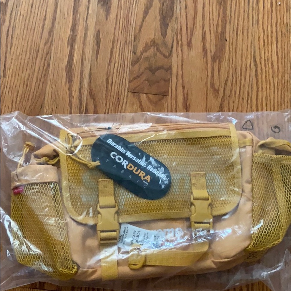 Supreme Waistbag SS20, brand new, gold